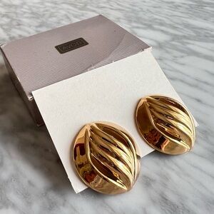 Vintage Avon Polished Waves Pierced Earrings